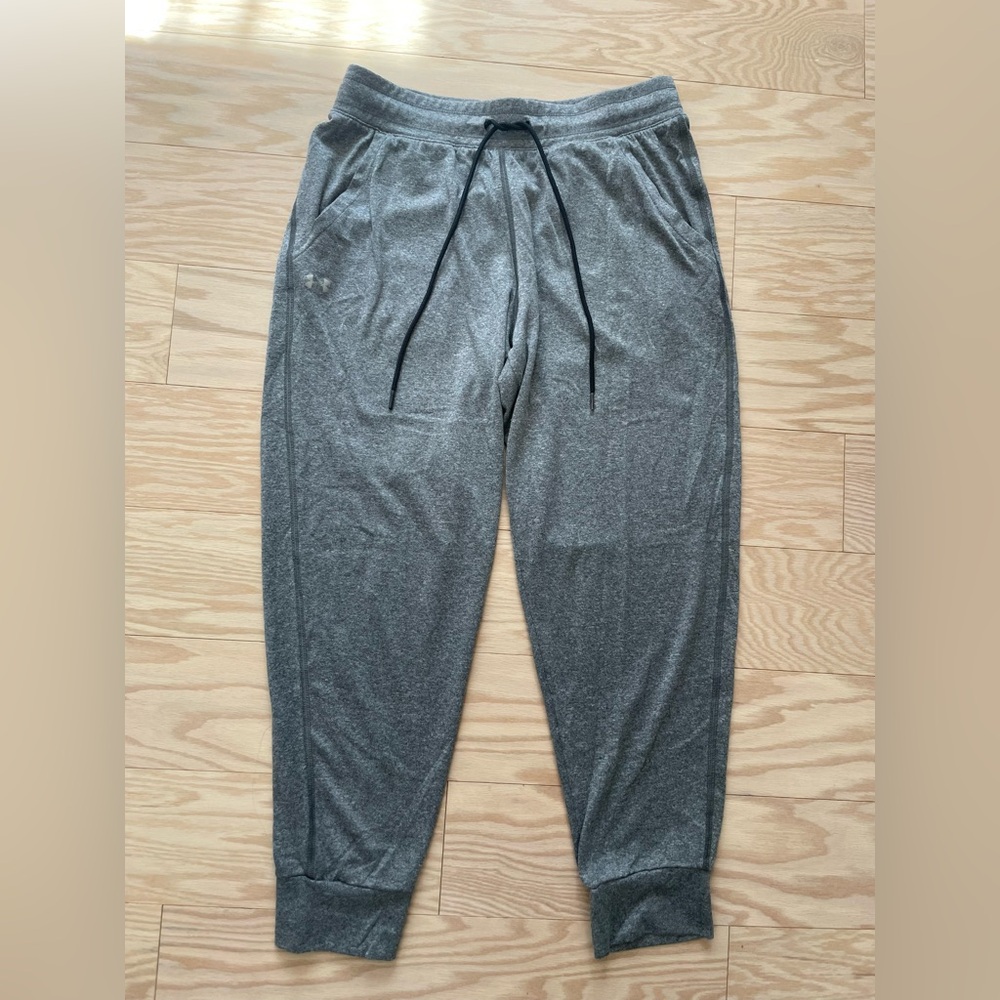Under Armour Size Medium Joggers / Sweatpants Grey Heatgear Loose Fit Drawstring